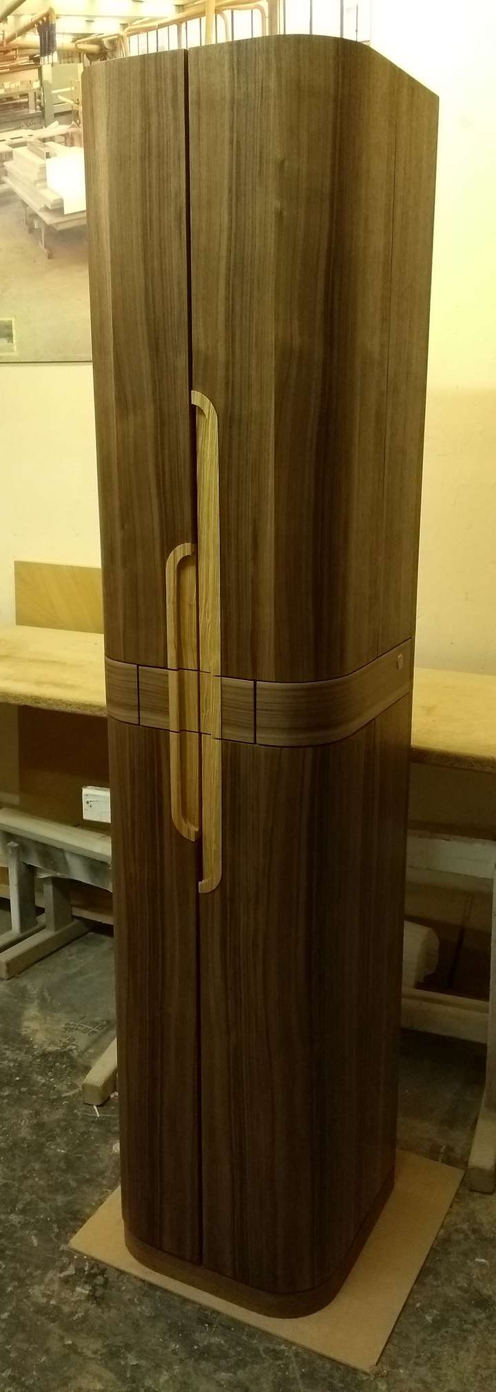 Gaderobenschrank Nussbaum & Esche